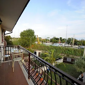  Guest house A La Vue: Shared Bath With Ac Near Fiera Di Roma Italy